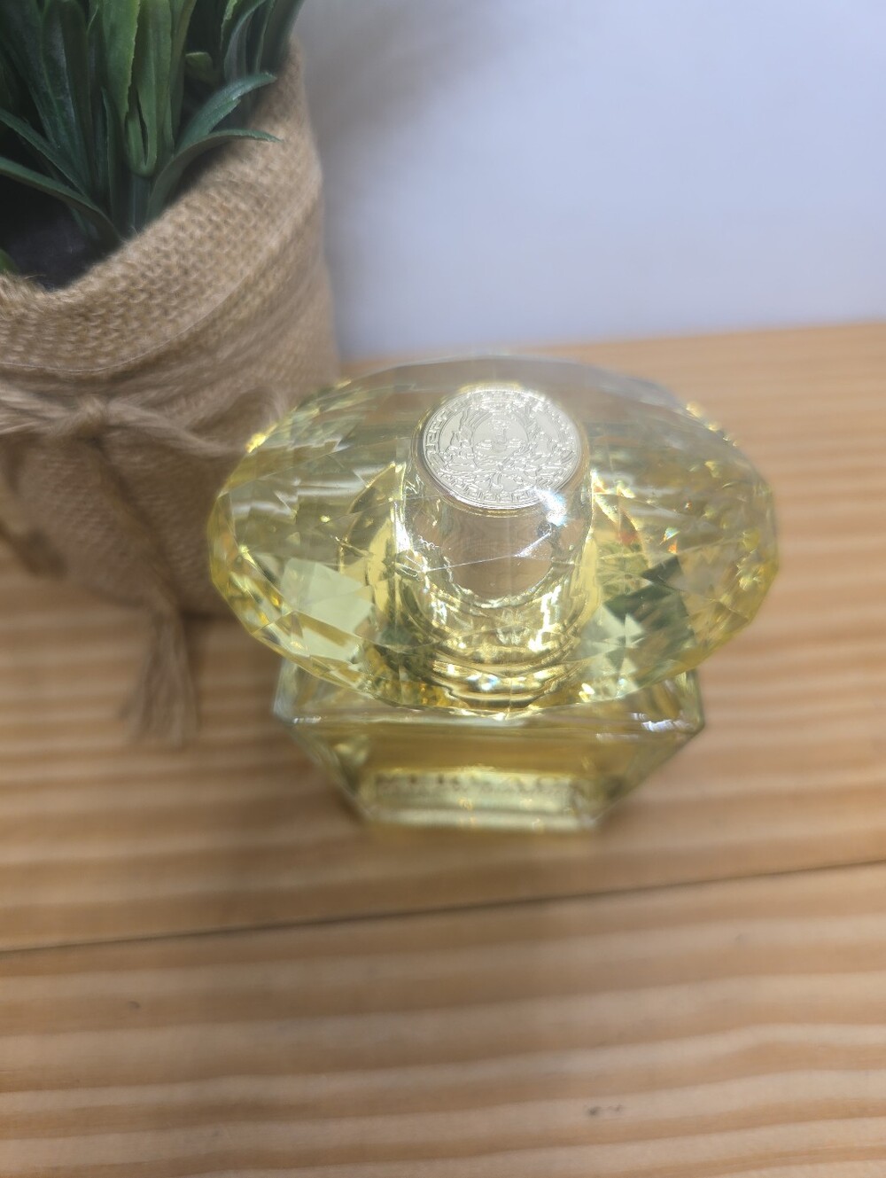Versace Yellow Diamond Eau De Toilette Perfume Full Size 3 Fl Oz - Picture 2 of 5